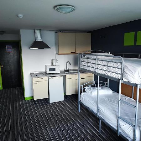 Happy Guests Lodge Lower Whitley Екстер'єр фото