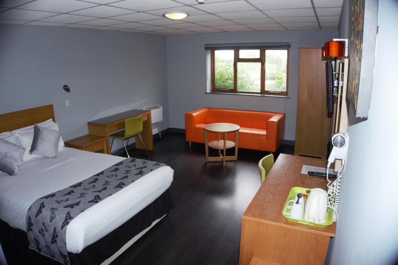 Happy Guests Lodge Lower Whitley Екстер'єр фото