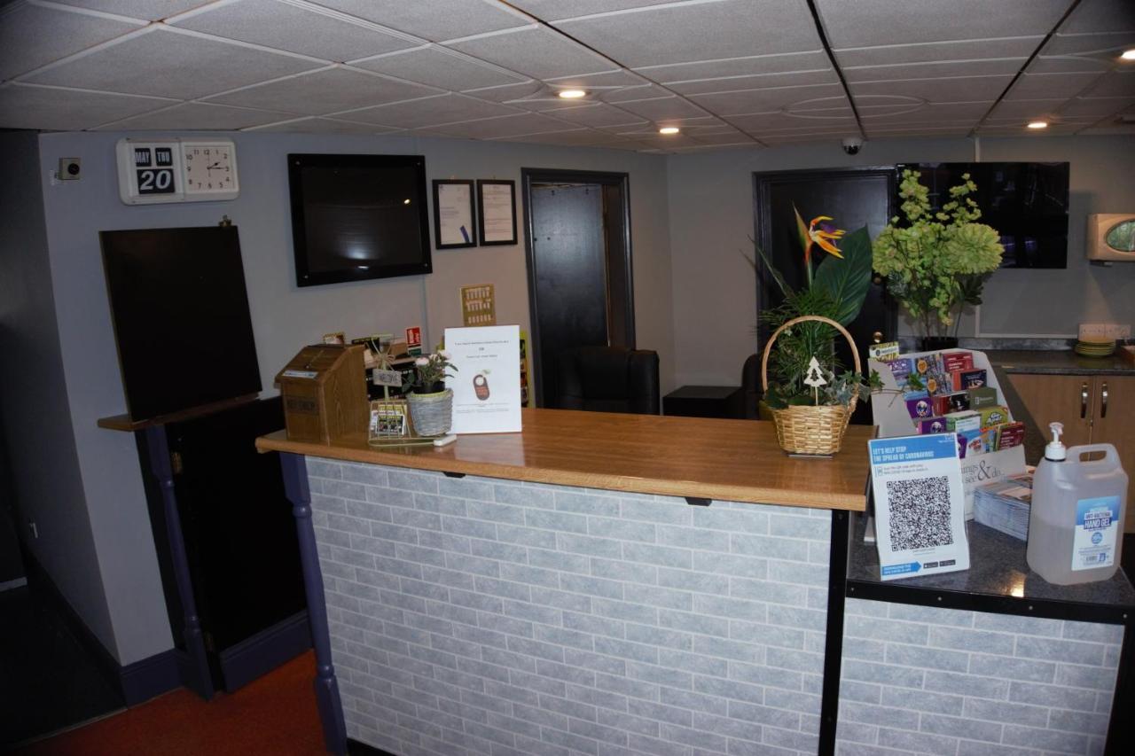 Happy Guests Lodge Lower Whitley Екстер'єр фото