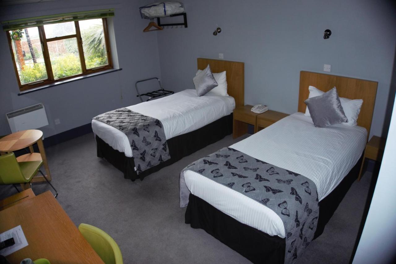 Happy Guests Lodge Lower Whitley Екстер'єр фото