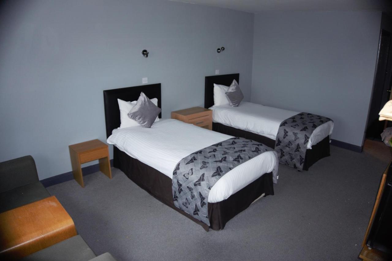 Happy Guests Lodge Lower Whitley Екстер'єр фото