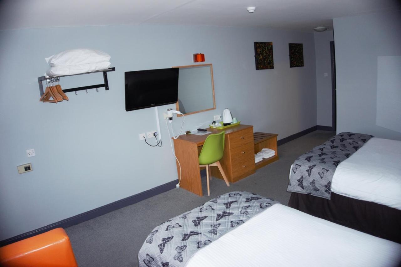 Happy Guests Lodge Lower Whitley Екстер'єр фото