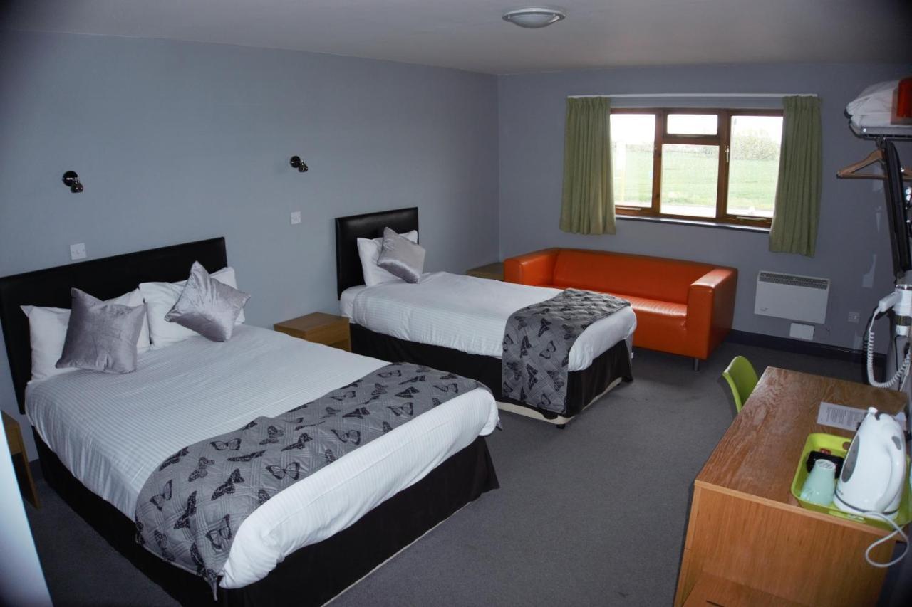 Happy Guests Lodge Lower Whitley Екстер'єр фото