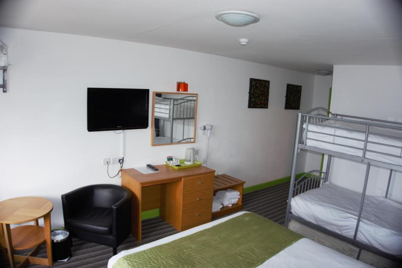 Happy Guests Lodge Lower Whitley Екстер'єр фото