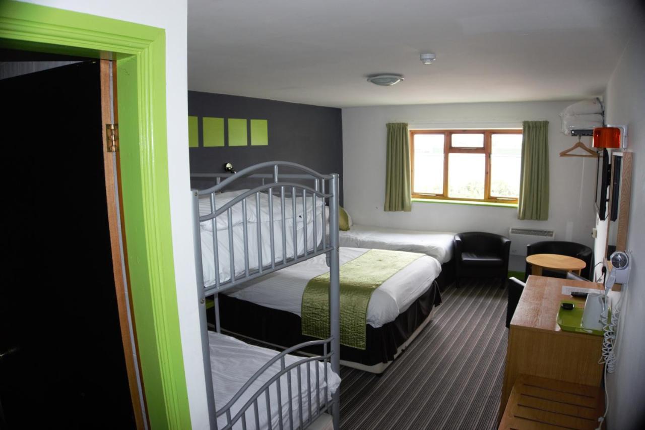 Happy Guests Lodge Lower Whitley Екстер'єр фото