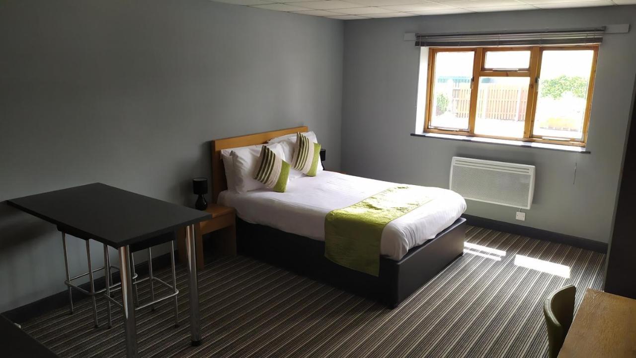 Happy Guests Lodge Lower Whitley Екстер'єр фото
