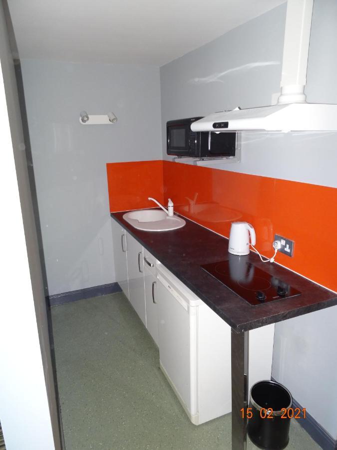 Happy Guests Lodge Lower Whitley Екстер'єр фото