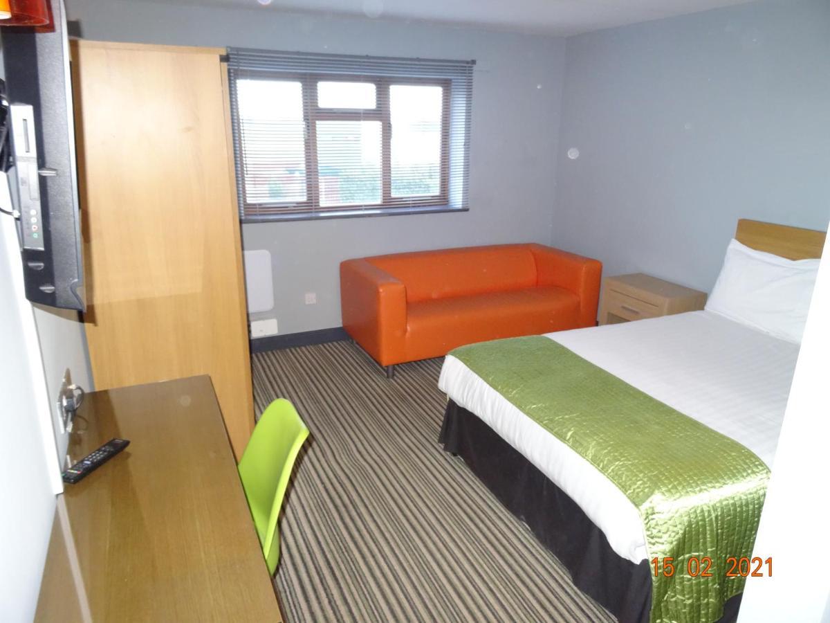 Happy Guests Lodge Lower Whitley Екстер'єр фото