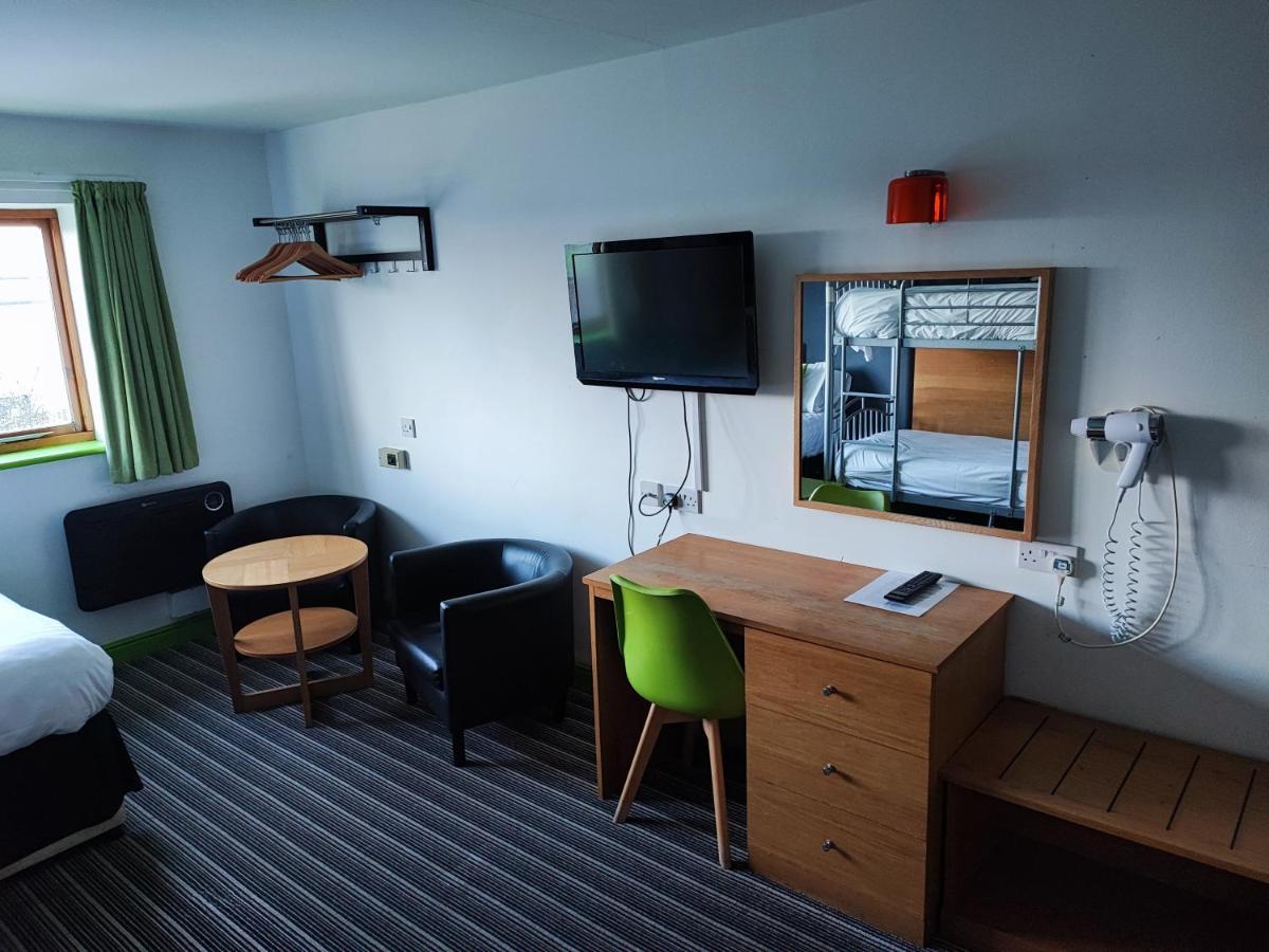 Happy Guests Lodge Lower Whitley Екстер'єр фото