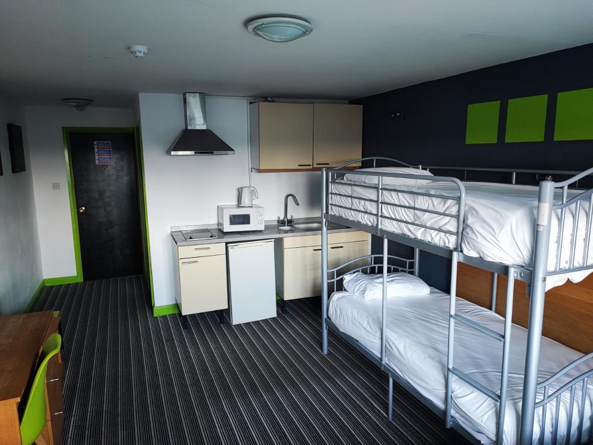 Happy Guests Lodge Lower Whitley Екстер'єр фото