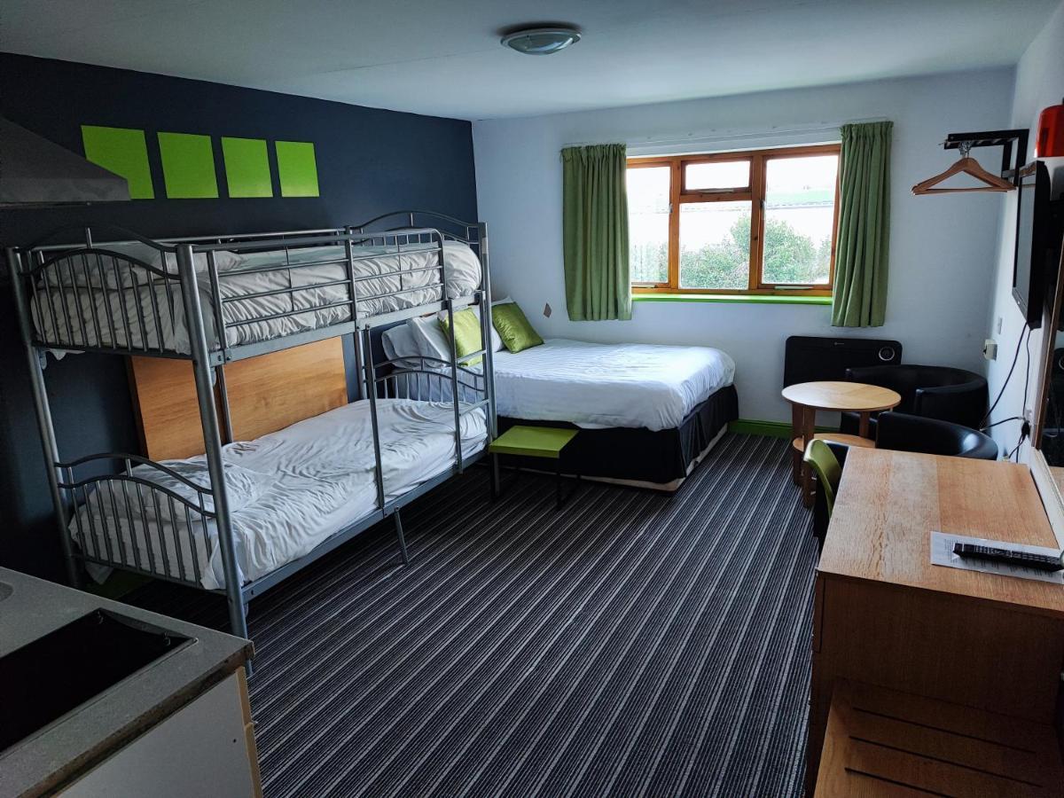 Happy Guests Lodge Lower Whitley Екстер'єр фото
